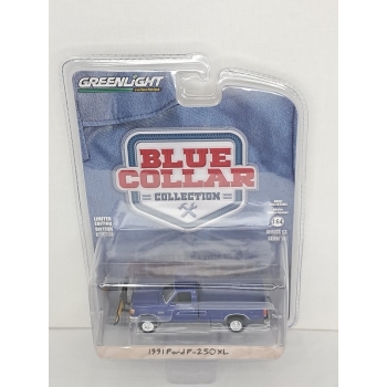 Greenlight 1:64 Ford F-250 XL 1991 with Snow Plow deep shadow blue